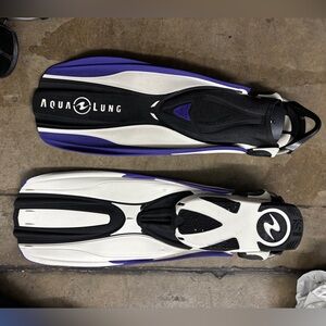 Aqualung size small diving fins